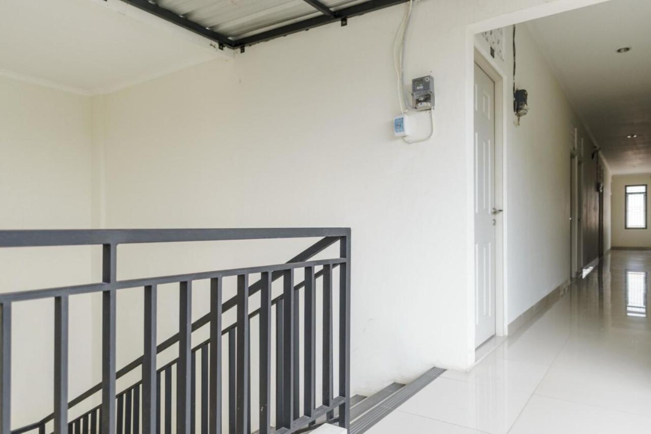 Urbanview Hotel Minongga Pondok Labu By Reddoorz Yakarta Exterior foto